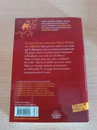 Harry Potter À l'école des sorciers de JK Rowling.