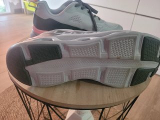 Zapatillas deportivas eluccon grises y rosas