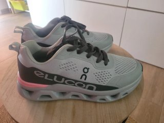 Zapatillas deportivas eluccon grises y rosas