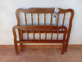 Lote mesita + 2 conjuntos cama 90cm