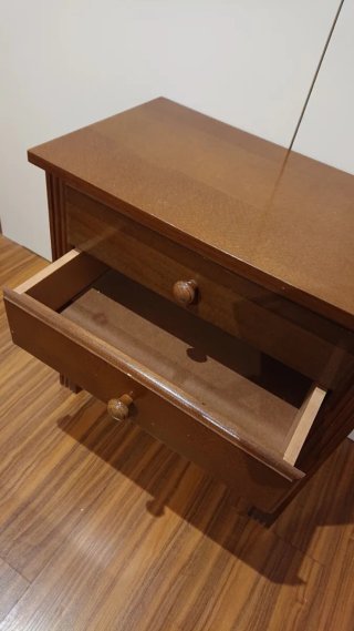 Lote mesita + 2 conjuntos cama 90cm