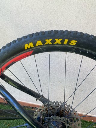Bici Montaña Roja y Negra