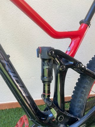 Bici Montaña Roja y Negra