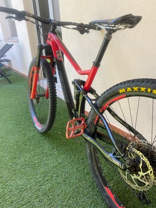 Bici Montaña Roja y Negra