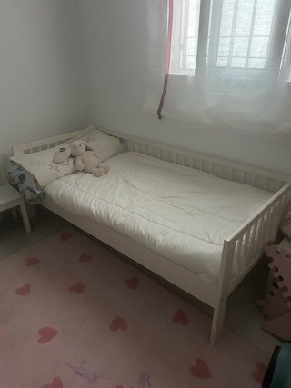 Cama infantil IKEA blanca + 2 colchones+ barrera