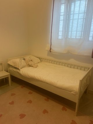 Cama infantil IKEA blanca + 2 colchones+ barrera