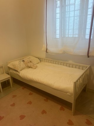 Cama infantil IKEA blanca + 2 colchones+ barrera