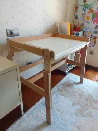 Escritorio infantil IKEA Flisat regulable altura