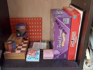 Juegos de mesa: Trivial Pursuit, Monopoly, Domino