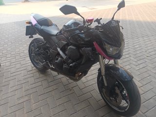 Kawasaki Z 750 Negra/Rosa