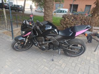 Kawasaki Z 750 Negra/Rosa