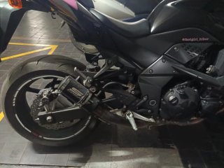 Kawasaki Z 750 Negra/Rosa
