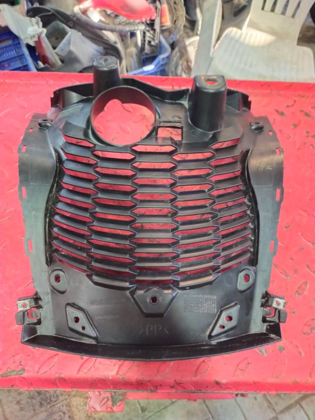 Tapa delantera  radiador Yamaha Xmax 125/300/400