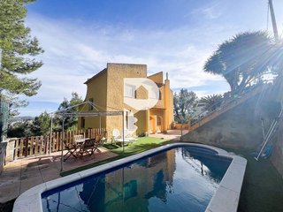 Chalet en venta en Vallirana