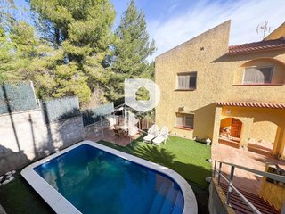 Chalet en venta en Vallirana