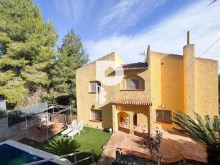 Chalet en venta en Vallirana