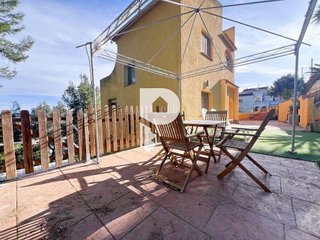Chalet en venta en Vallirana