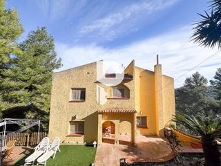 Chalet en venta en Vallirana