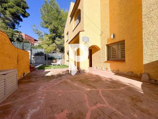 Chalet en venta en Vallirana