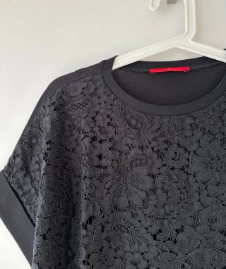 Camiseta Carolina Herrera encaje negra