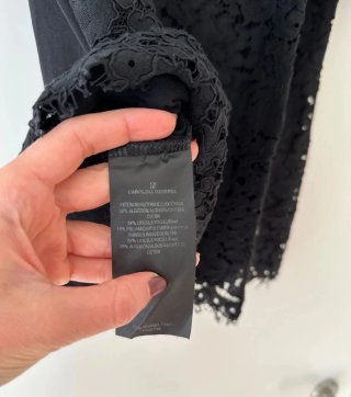 Camiseta Carolina Herrera encaje negra