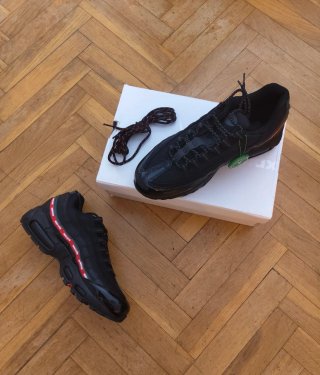 Nike Air Max 95 Undefeated Negra Roja