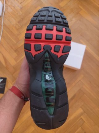Nike Air Max 95 Undefeated Negra Roja