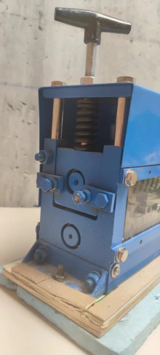 Pelacables manual azul