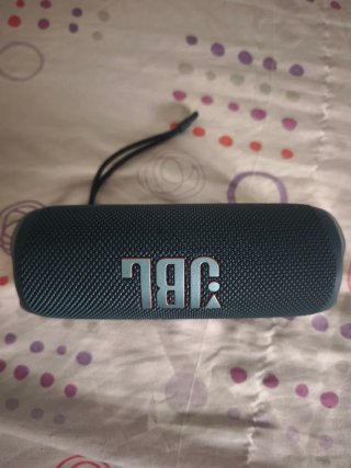 Altavoz JBL azul