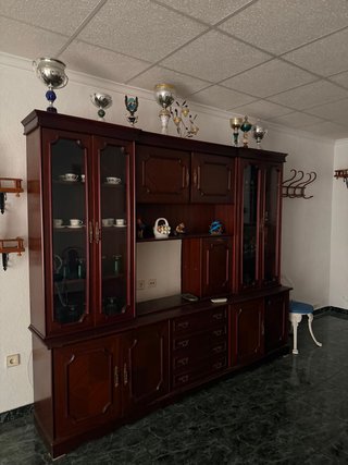 Mueble de salón clásico madera vitrinas