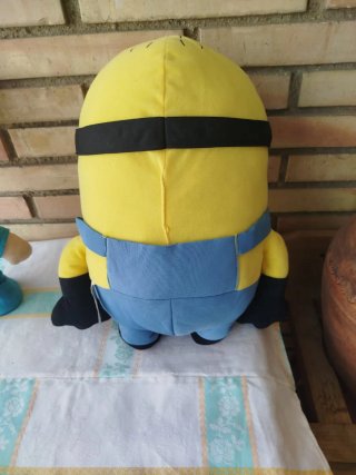 Muñecos Minion y Pocoyó muy grandes