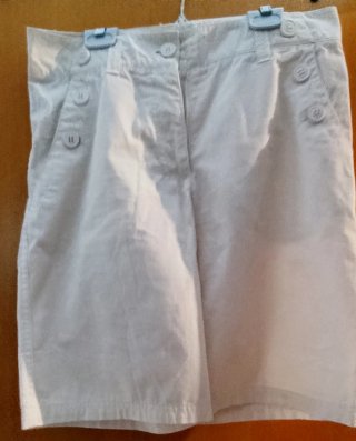 Pantalón corto blanco con botones