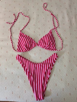 Bikini Rayas Rojas y Rosas