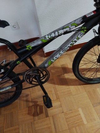 Bicicleta BMX Freestyle Negra