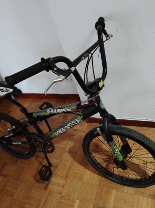 Bicicleta BMX Freestyle Negra
