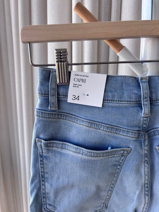 Pantalón Capri Mango Azul Claro Talla XS