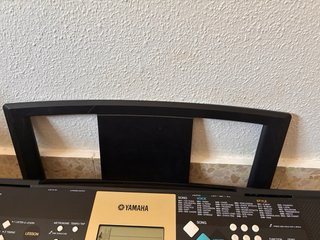 Piano Yamaha YPT-220 Digital Keyboard