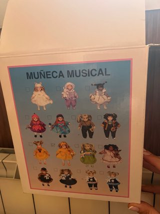 Muñeca antigua musical
