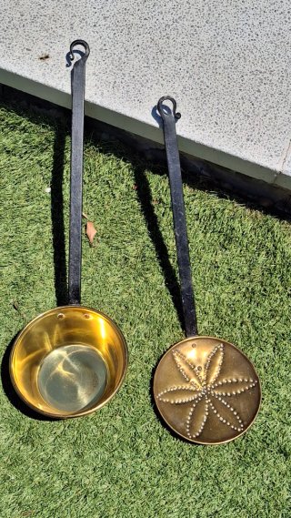 Cazo y rasera de bronce