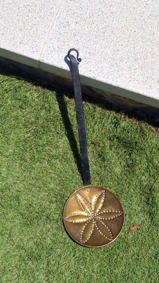 Cazo y rasera de bronce