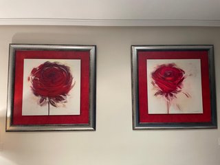 Dos cuadros decorativos de rosas rojas