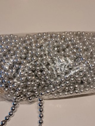 Bolsa de bolitas plateadas