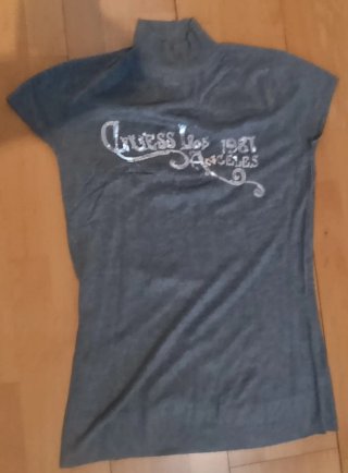 Camiseta Guess gris con logo