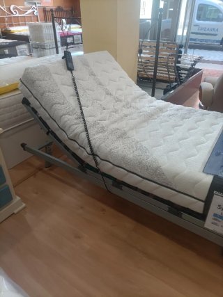 Cama articulada eléctrica metálica