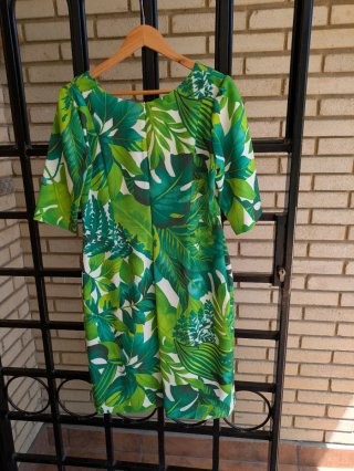 Vestido elegante estampado hojas verdes