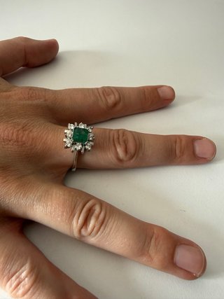 Anillo y pendientes oro blanco 18k esmeralda