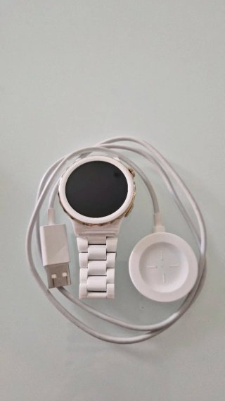 Huawei Watch GT 3 Pro  Blanco y dorado