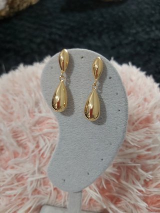 Pendientes Largos de Lágrima Chapado en Oro 18K