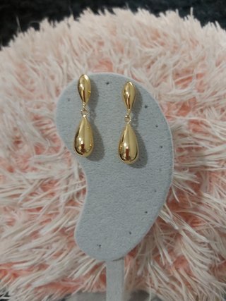 Pendientes Largos de Lágrima Chapado en Oro 18K