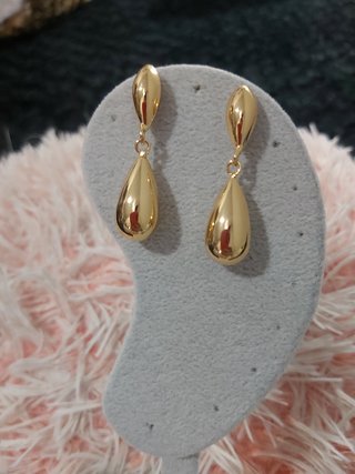 Pendientes Largos de Lágrima Chapado en Oro 18K